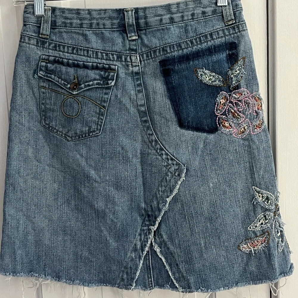 Delias Distressed embroidered Denim Skirt Size 9 Juniors Vintage